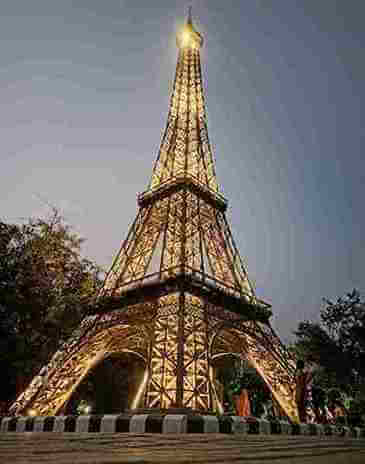 Eiffel Tower at Waste to wonder park Delhi